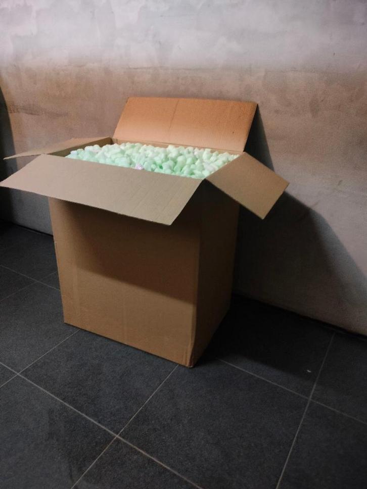 Dozen Verpakkingchips / opvulchips, Doe-het-zelf en Bouw, Kratten en Dozen, Zo goed als nieuw, Doos, Ophalen of Verzenden