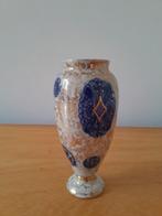 Kleine porseleinen vaas gedecoreerd in blauw en goud, Gebruikt, Blauw, Aardewerk of Porselein, Ophalen of Verzenden