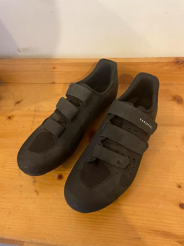 Fietsschoenen Van Rysel - 1x gedragen, maatje te klein, Vêtements | Hommes, Chaussures, Comme neuf, Autres types, Noir, Enlèvement