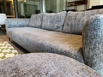 Juntoo Archi Zetel 3-zit + Tondo Poef (Nieuwstaat) beschikbaar voor biedingen