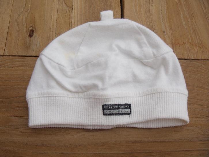 Baby mutsje wit - Extreem Industry, Kinderen en Baby's, Babykleding | Mutsen, Sjaals en Wanten, Zo goed als nieuw, Ophalen of Verzenden