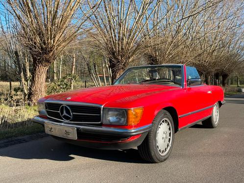 Mercedes-Benz 280SL - 1976, Auto's, Oldtimers, Bedrijf, Mercedes-Benz, Benzine, Cabriolet, 2 deurs, Automaat, Rood, Beige, Leder