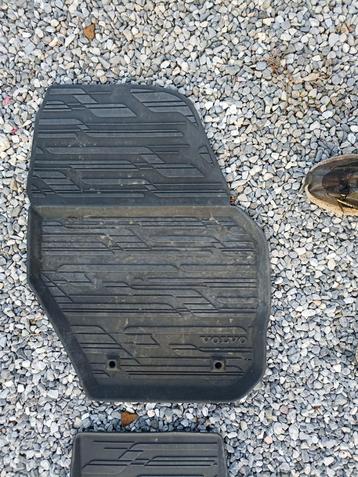 Nog zo goed als nieuwe rubber auto matten te koop  beschikbaar voor biedingen