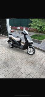 Peugeot scooter 4 takt 50cc, Fietsen en Brommers, Snorfietsen en Snorscooters, Ophalen, Zo goed als nieuw, Peugeot