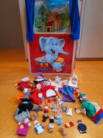 Poppenkast met 2 achtergronden en poppen, Kinderen en Baby's, Speelgoed | Poppen, Ophalen, Gebruikt