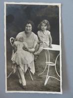 foto pk Haenen Tienen , Moeder twee dochtertjes, Verzamelen, Foto's en Prenten, Verzenden, Zo goed als nieuw, Kind, Foto