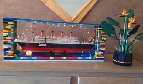 Grote Lego vitrine met bijhorende Titanic, Kinderen en Baby's, Speelgoed | Duplo en Lego, Lego, Ophalen
