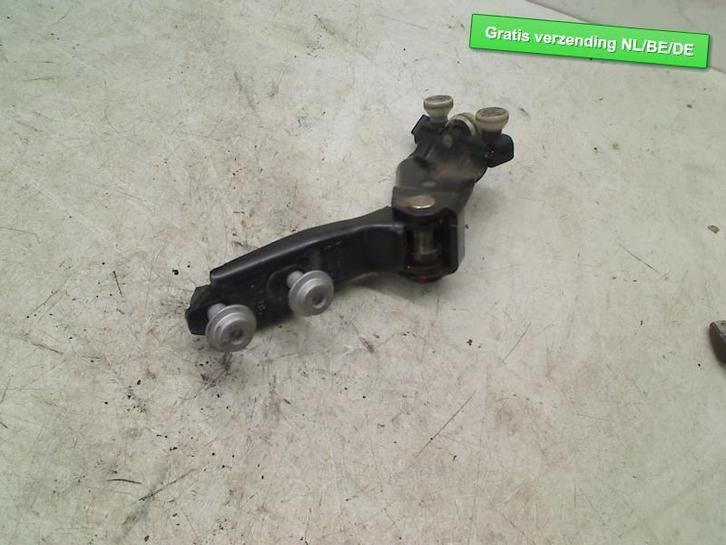 SCHARNIER Volkswagen Caddy Combi III (2KB,2KJ) (2K0843336A), Auto-onderdelen, Overige Auto-onderdelen, Volkswagen, Gebruikt