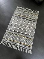 Tapis 100 x 65 cm à motifs de très belle qualité, Maison & Meubles, Ameublement | Tapis & Moquettes, Comme neuf, Noir, 100 à 150 cm