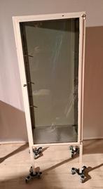 Apothekerskast, Enlèvement