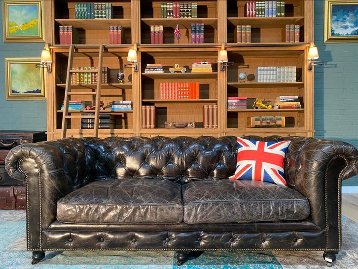 Stoere Chesterfield zetel vintage zwart GRATIS GELEVERD, Maison & Meubles, Canapés | Repose-pieds & Poufs, Cuir, Enlèvement ou Envoi