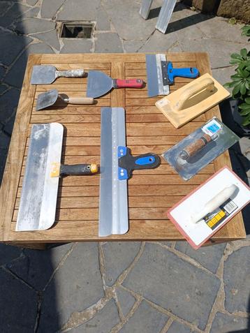 Set van 9 plafondpallets en messen  beschikbaar voor biedingen
