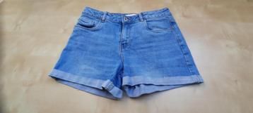 Jeansshortje. Zo goed als nieuw! beschikbaar voor biedingen