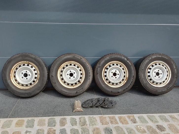 4 roues renforcées sur jantes Mercedes Vito, Auto-onderdelen, Banden en Velgen, Banden en Velgen, All Season, 16 inch, 235 mm