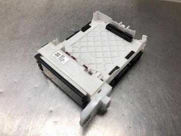 ZEKERINGKAST Toyota Yaris IV (P21 / PA1 / PH1) (82730K0110) beschikbaar voor biedingen