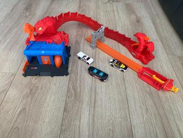 Hot Wheels City L'attaque du scorpion flexible + 3 voitures, Enlèvement ou Envoi, Hot Wheels, Manuelle, Circuit