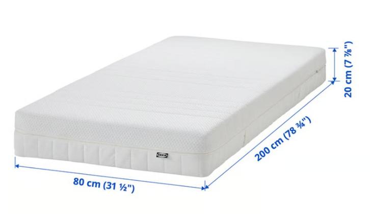 Matelas IKEA Åkrehamn – Mi-ferme, blanc, état comme neuf, Huis en Inrichting, Slaapkamer | Matrassen en Bedbodems, Zo goed als nieuw