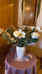 25 fleurs artificielles avec vase., Utilisé, Enlèvement ou Envoi