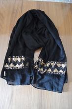 Sjaal zwart met gouden en zwarten pailletten 180 cm x 70 cm, Kleding | Dames, Mutsen, Sjaals en Handschoenen, Ophalen of Verzenden