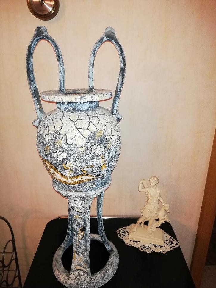 Griekse vaas en grieks beeldje, Antiquités & Art, Antiquités | Vases, Enlèvement