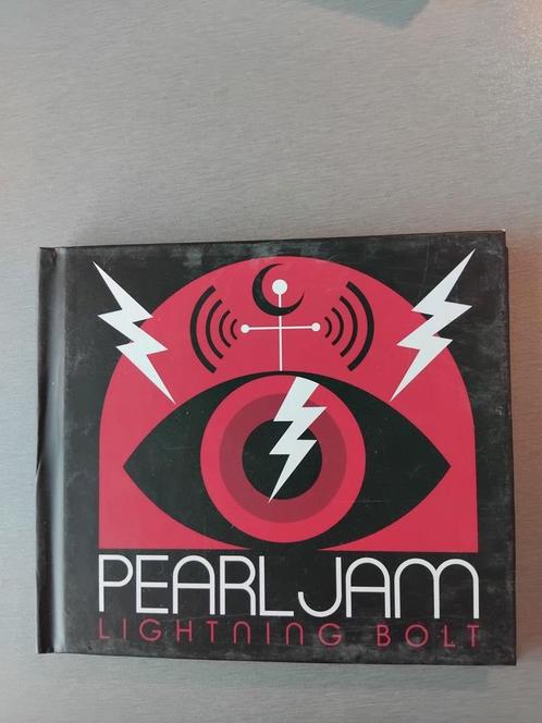 Cd. Pearl Jam.  Lightning bolt. (Digibook)., Cd's en Dvd's, Cd's | Rock, Gebruikt, Ophalen of Verzenden