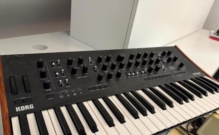 Korg Prologue-8 – Analoge poly synth | 8-voice | 49 keys, Muziek en Instrumenten, Synthesizers, Zo goed als nieuw, 49 toetsen