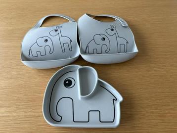  Eetbordje + 2 slabbetjes (siliconen) - Done by Deer beschikbaar voor biedingen