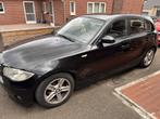 Bmw 118D zomerbanden+ winterbanden met velgen 122pk, Auto's, BMW, Zwart, Zwart, Leder, 5 deurs