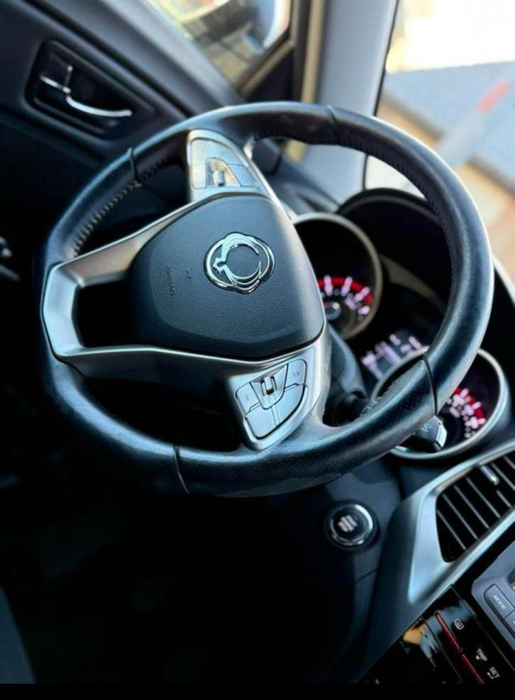 Tivoli Black Edition  –Full option –Benzine –In topconditie”, Auto's, SsangYong, Bedrijf, Tivoli, Bluetooth, Benzine, SUV of Terreinwagen