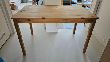 Table a manger beschikbaar voor biedingen