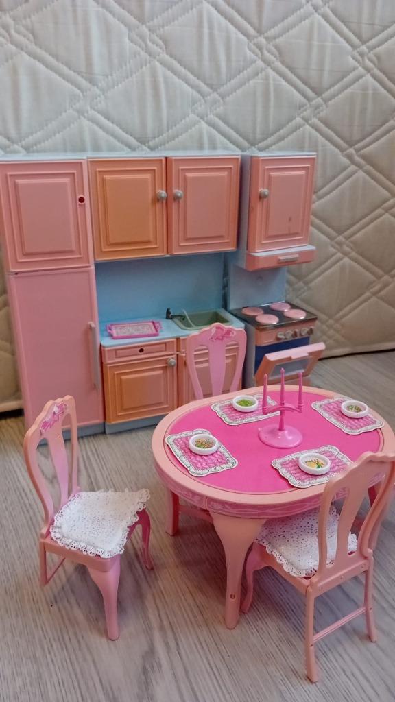 Ensemble de cuisine et de salle à manger rétro Barbie Vintag, Collections, Maisons de poupées & Accessoires, Comme neuf, Maison de poupées