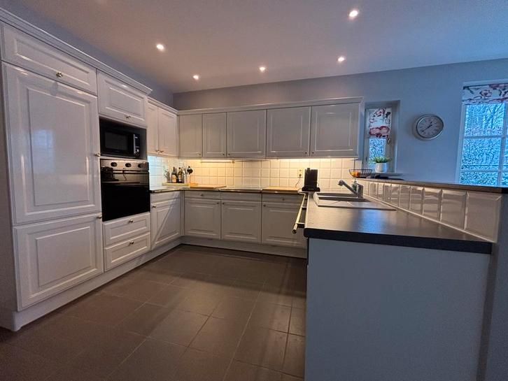 Cuisine blanche de style campagnard de qualité, Maison & Meubles, Cuisine | Éléments de cuisine, Utilisé, 200 cm ou plus, 200 cm ou plus