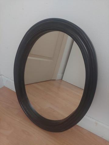 Miroir ovale en bois noir