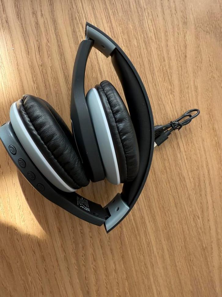 Grundig bluetooth headphone., Audio, Tv en Foto, Hoofdtelefoons, Zo goed als nieuw, Draadloos, Ophalen