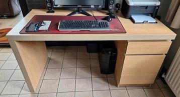 Bureau 140 x 65. H 73. Beuk fineer. beschikbaar voor biedingen