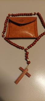 chapelet en bois et son étui en cuir - 25 cm, Collections, Autres types, Utilisé, Enlèvement ou Envoi, Christianisme | Catholique