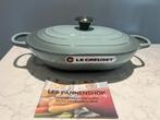 Nieuwe Le Creuset Oblong Sea Salt zonder doos, Huis en Inrichting, Keuken | Potten en Pannen, Gietijzer, Nieuw, Ophalen of Verzenden