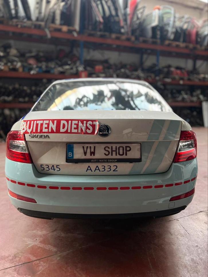 Skoda octavia berlin 5 porte 2016 pièces disponibles., Auto-onderdelen, Carrosserie, Ophalen of Verzenden