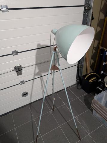 Staanlamp beschikbaar voor biedingen