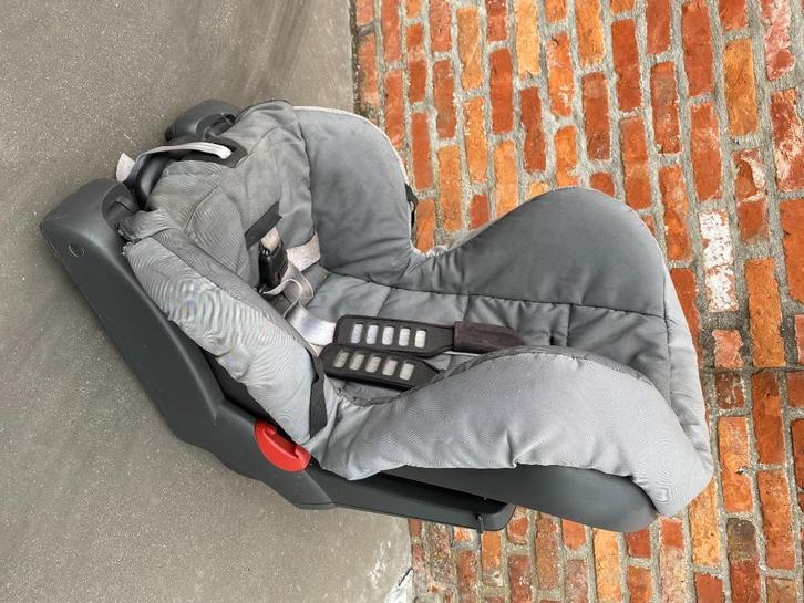 Grijze Premaman autostoel groep 1 of 9 tot 18 kg, Kinderen en Baby's, Autostoeltjes, Gebruikt, Overige merken, 9 t/m 18 kg, Autogordel