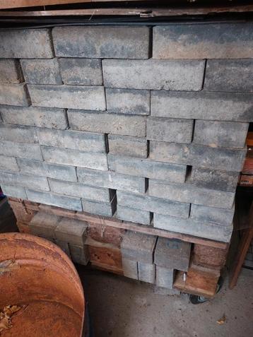 Betonklinkers grijs 22x11.5x6 cm beschikbaar voor biedingen