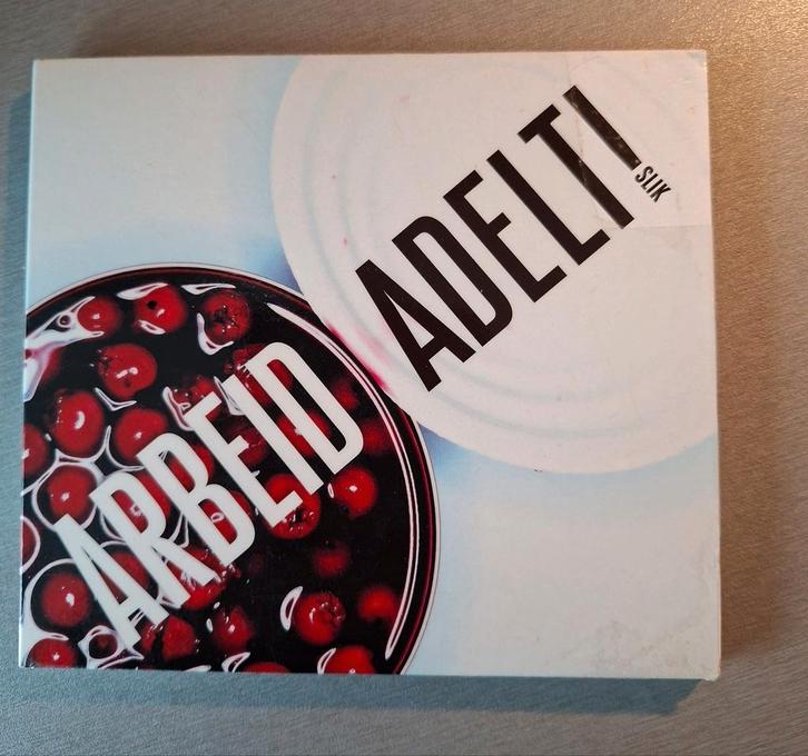 Cd. Arbeid Adelt ! Slik. Ex-Bibliotheek,  Digipack., Cd's en Dvd's, Cd's | Overige Cd's, Gebruikt, Ophalen of Verzenden