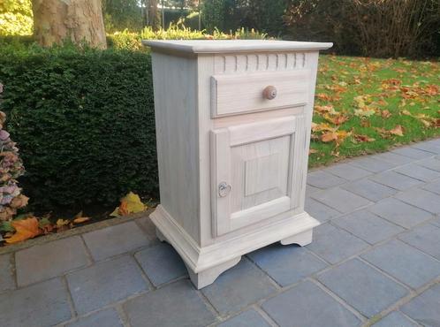 Nachtkastje uit massief essenhout. Geluchtgomd., Huis en Inrichting, Slaapkamer | Nachtkastjes, Zo goed als nieuw, Hout, Ophalen of Verzenden