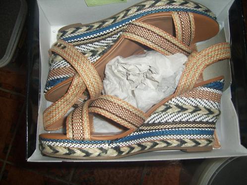 2 paires d'escarpins ( sandales) comme neufs, Vêtements | Femmes, Chaussures, Comme neuf, Escarpins, Envoi