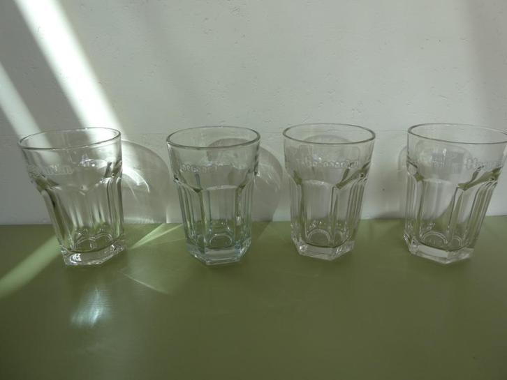 Vier witte Hoegaarden bierglazen, Verzamelen, Glas en Drinkglazen, Nieuw, Bierglas, Ophalen of Verzenden