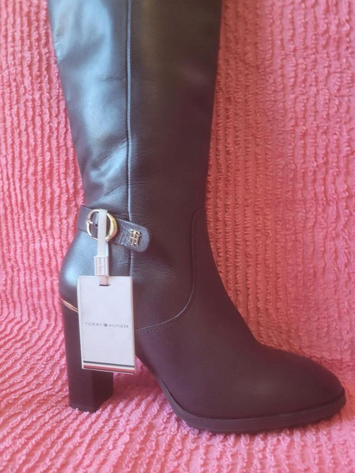 Tommy Hilfiger laarzen, maat 39, leer, waarde €285, Kleding | Dames, Schoenen, Nieuw, Hoge laarzen, Zwart, Ophalen