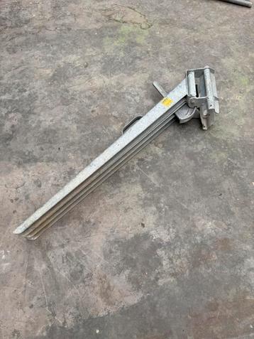 Schoorstatieven te koop beschikbaar voor biedingen