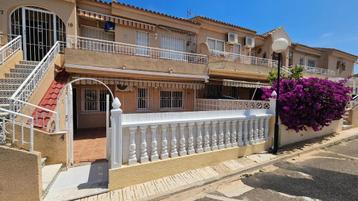 Charmante benedenwoning bij het aromatisch Park/ Torrevieja beschikbaar voor biedingen