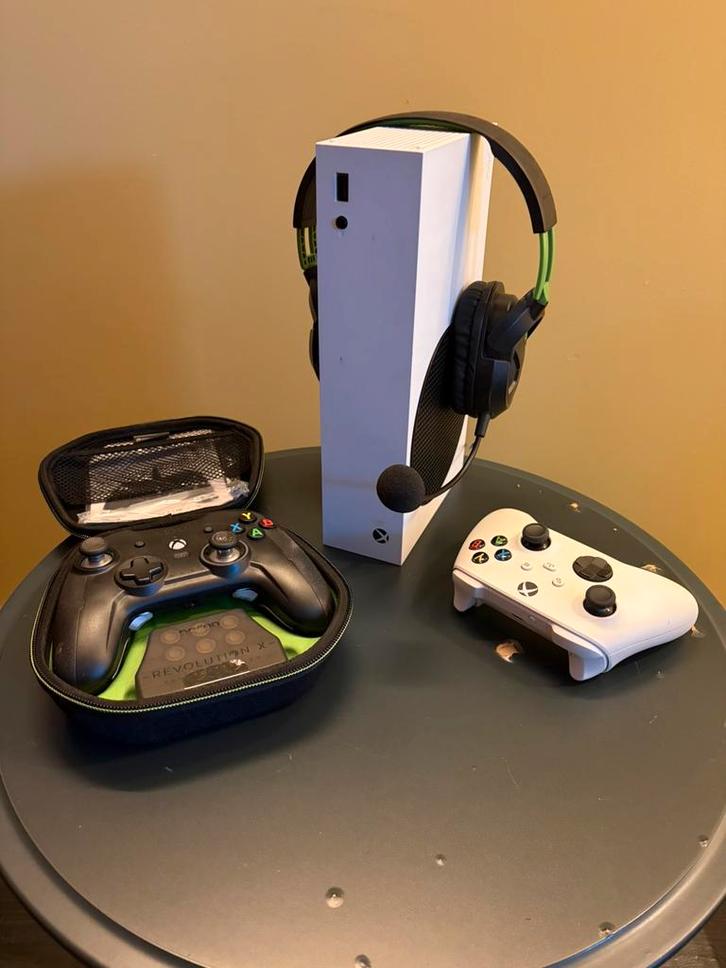 XBOX series S Gaming Set, Games en Spelcomputers, Spelcomputers | Xbox Series X en S, Zo goed als nieuw, Xbox Series S, Ophalen of Verzenden