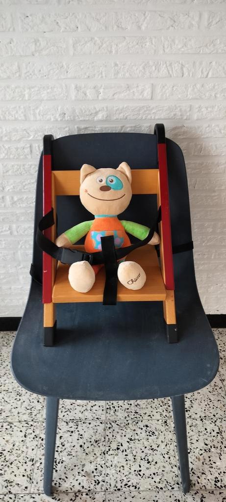 Handysit, kinderstoeltje om op volwassen stoel te plaatsen, Kinderen en Baby's, Kinderkamer | Tafels en Stoelen, Zo goed als nieuw